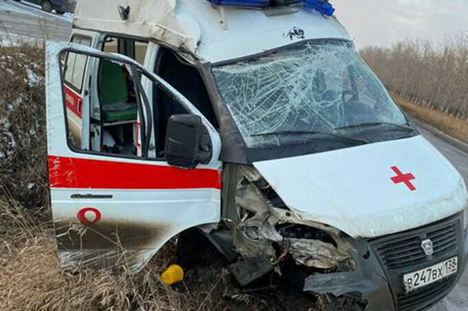 На юго-востоке Москвы двое врачей пострадали в ДТП со скорой помощью