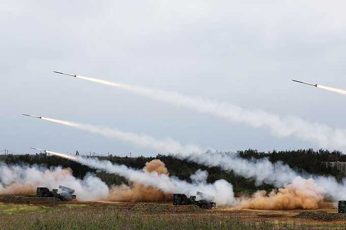 Франция и Британия обсуждают отправку войск в Украину через частные компании